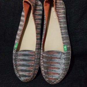 Sanuk Slip Ons Size 11 EUC